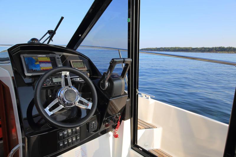 Book yachts online - motorboat - Merry Fisher 895 - Nina - rent
