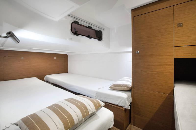 Book yachts online - motorboat - Leader 36 - Partenope - rent