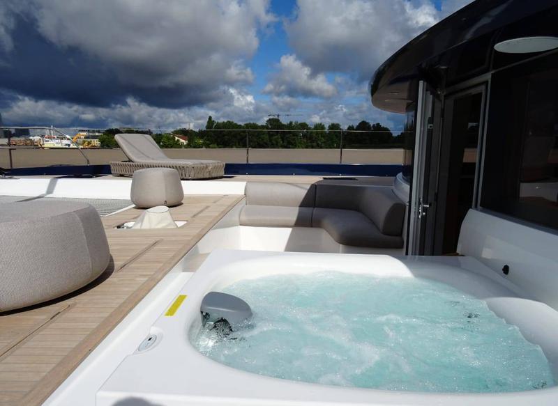 Book yachts online - catamaran - Lagoon Seventy 7 - Mane et Nocte - rent