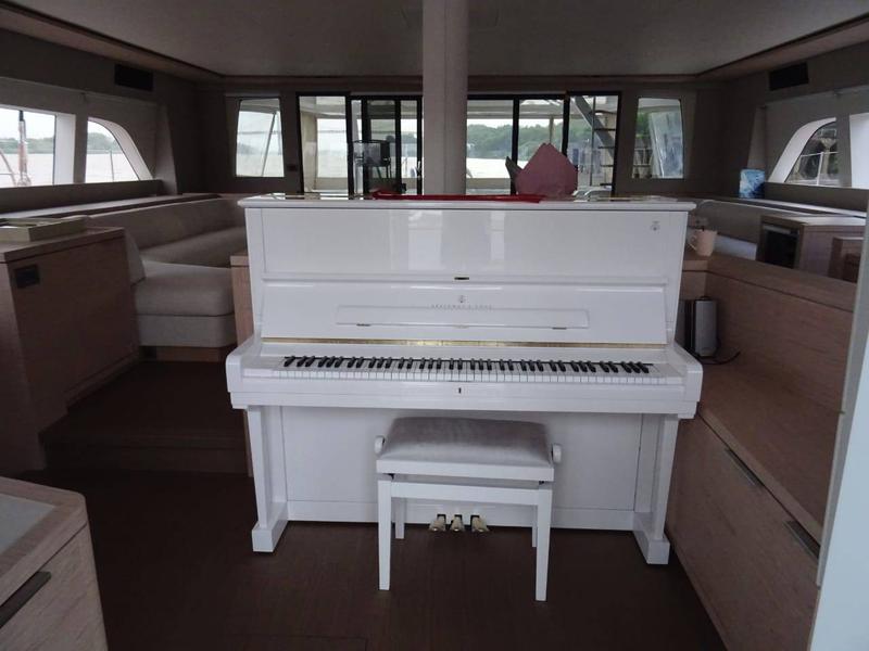 Book yachts online - catamaran - Lagoon Seventy 7 - Mane et Nocte - rent