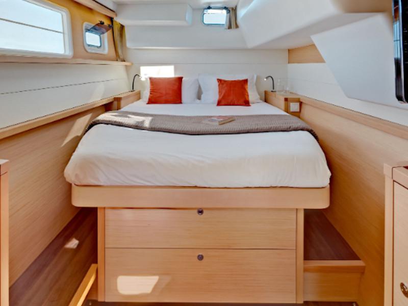 Book yachts online - catamaran - Lagoon 450  Flybridge - Caliente - rent