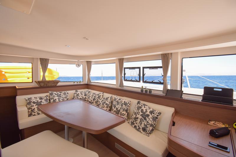 Book yachts online - catamaran - Lagoon 42 - Petalida - rent