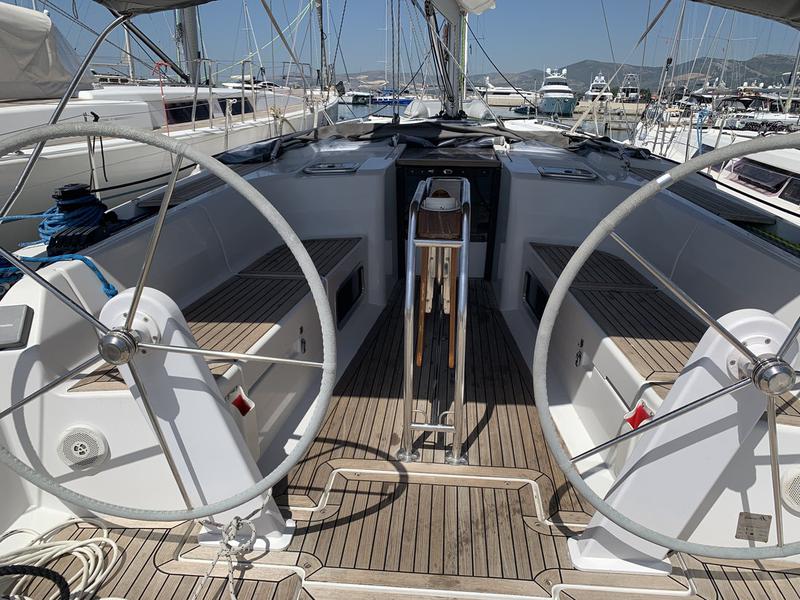 Book yachts online - sailboat - Hanse 445 - 4 cabin - Draco - rent