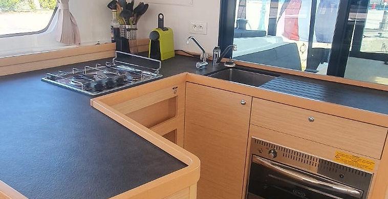 Book yachts online - catamaran - Lagoon 42 - Odevie III - rent