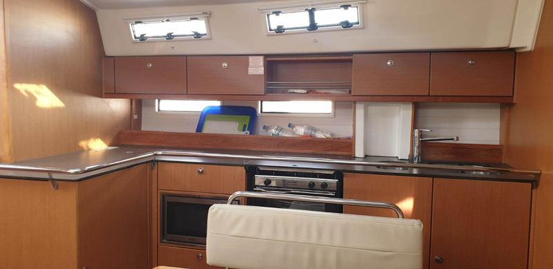 Book yachts online - sailboat - Bavaria 45 - LAURA - rent
