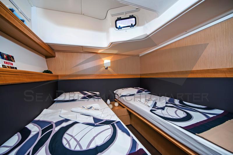 Book yachts online - motorboat - Bavaria Sport 44 HT - Paluma - rent