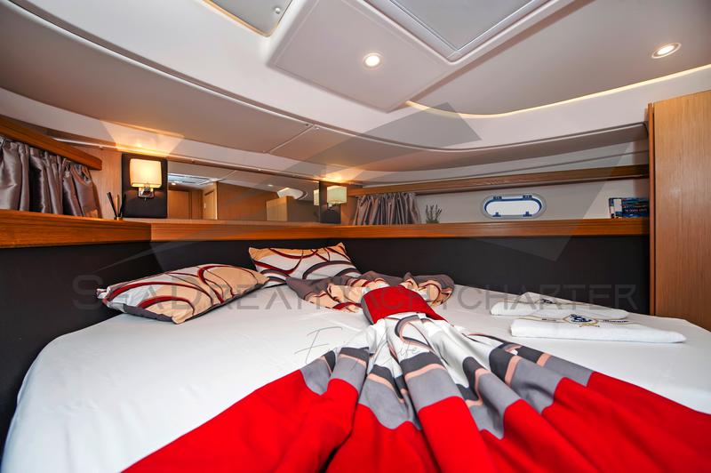 Book yachts online - motorboat - Bavaria Sport 44 HT - Paluma - rent