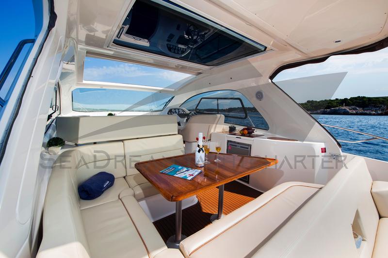 Book yachts online - motorboat - Bavaria Sport 44 HT - Paluma - rent