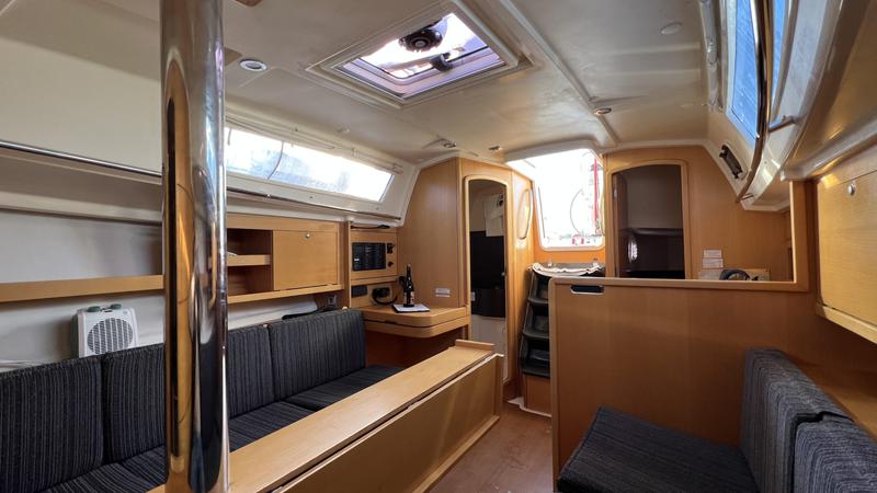 Book yachts online - sailboat - Delphia 31 - Kelsyo - rent