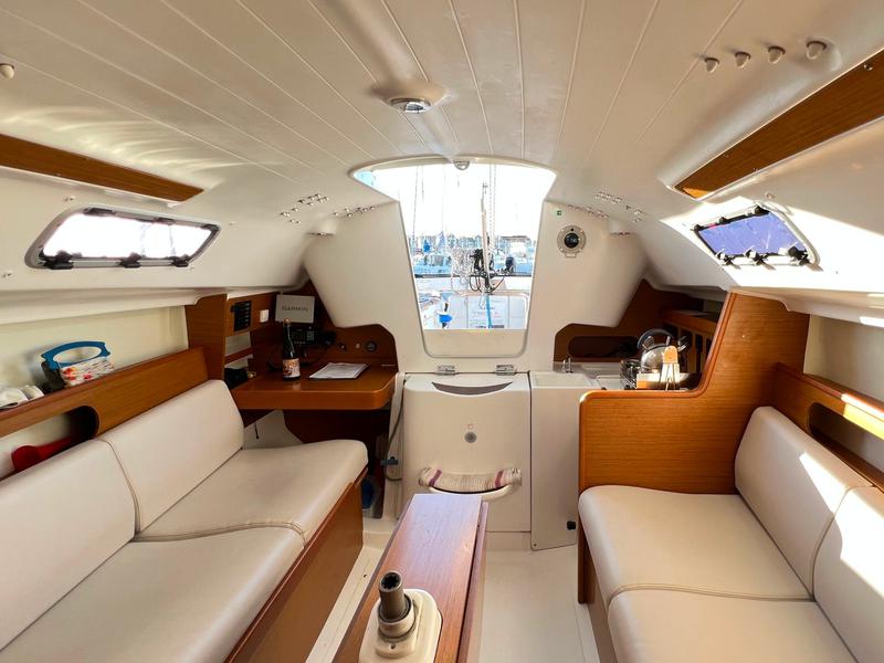 Book yachts online - sailboat - First 31.7 - So what - rent