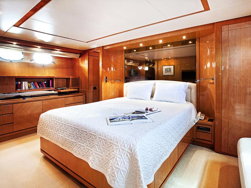 Book yachts online - motorboat - San Lorenzo SL 82 - Bird - rent