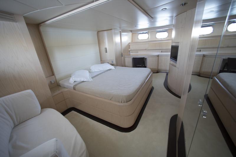 Book yachts online - motorboat - Maiora 108 - Princess L - rent