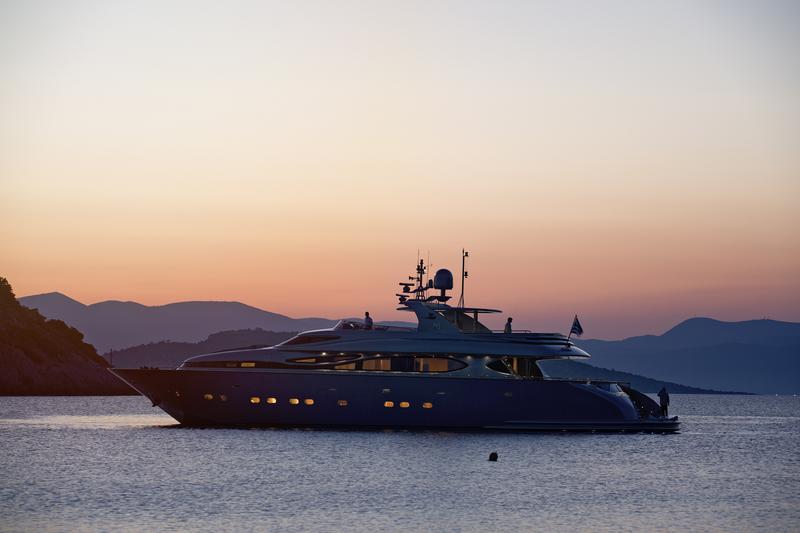 Book yachts online - motorboat - Maiora 108 - Princess L - rent