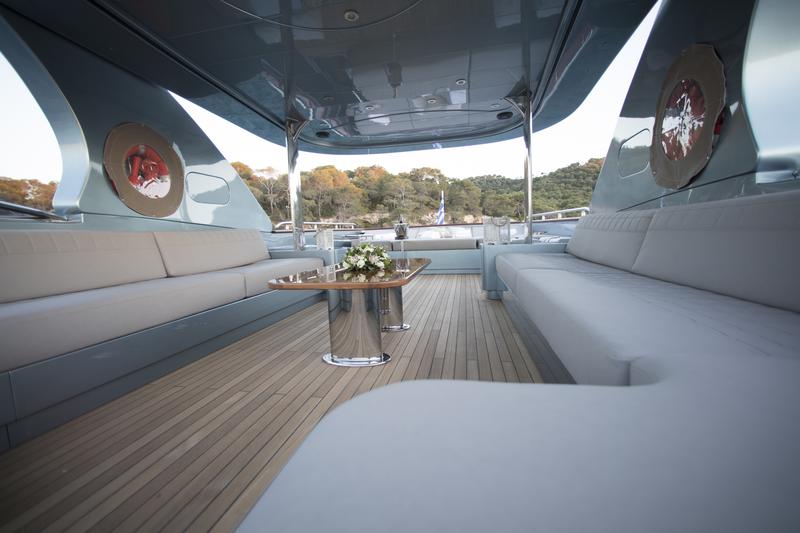 Book yachts online - motorboat - Maiora 108 - Princess L - rent