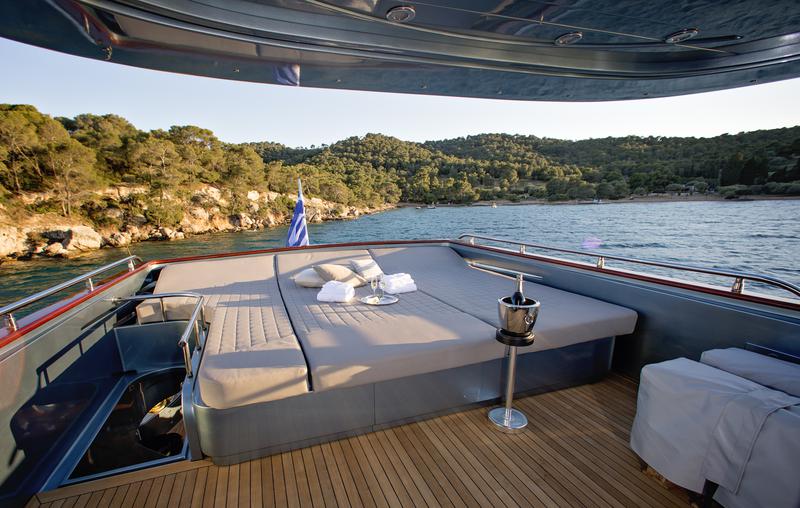 Book yachts online - motorboat - Maiora 108 - Princess L - rent