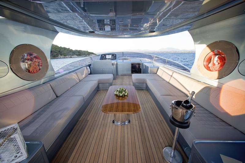 Book yachts online - motorboat - Maiora 108 - Princess L - rent
