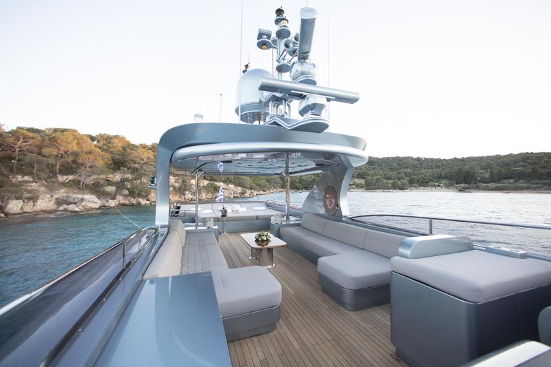 Book yachts online - motorboat - Maiora 108 - Princess L - rent