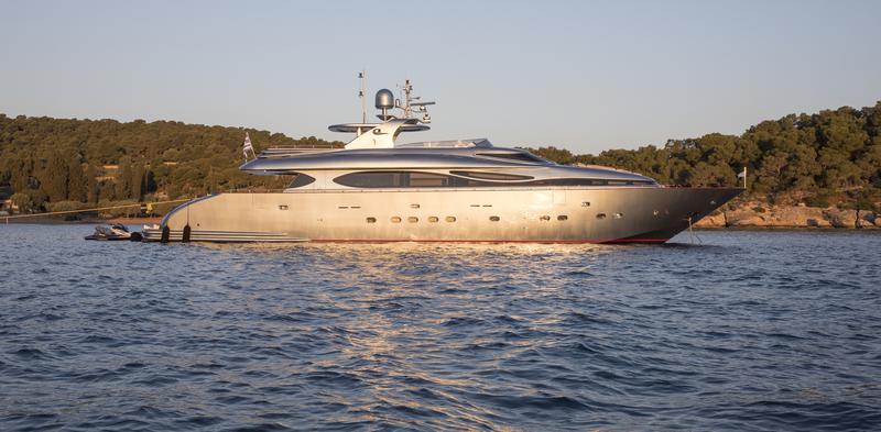 Book yachts online - motorboat - Maiora 108 - Princess L - rent