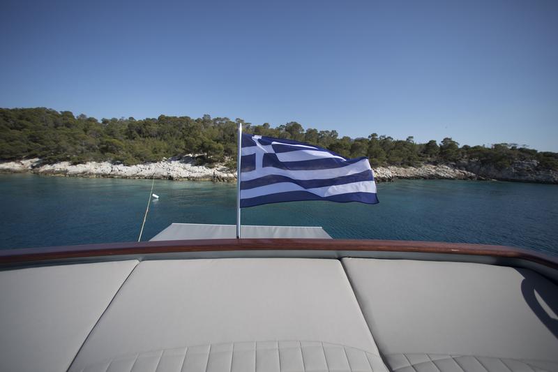 Book yachts online - motorboat - Maiora 108 - Princess L - rent