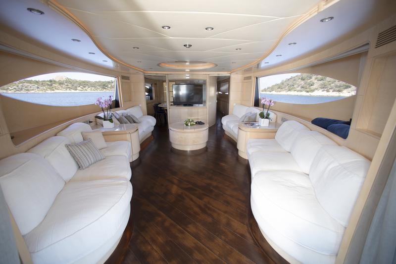 Book yachts online - motorboat - Maiora 108 - Princess L - rent
