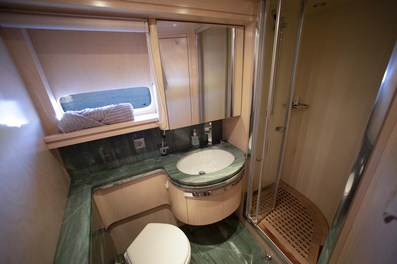 Book yachts online - motorboat - Maiora 108 - Princess L - rent