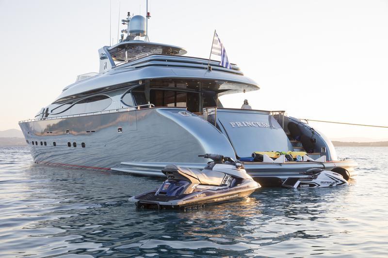 Book yachts online - motorboat - Maiora 108 - Princess L - rent