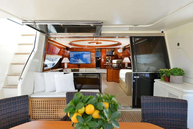 Book yachts online - motorboat - Ferretti 80 - Kentavros II - rent