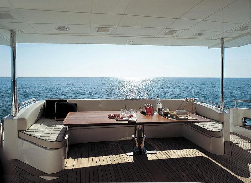 Book yachts online - motorboat - Azimut 85F - La Fenice - rent