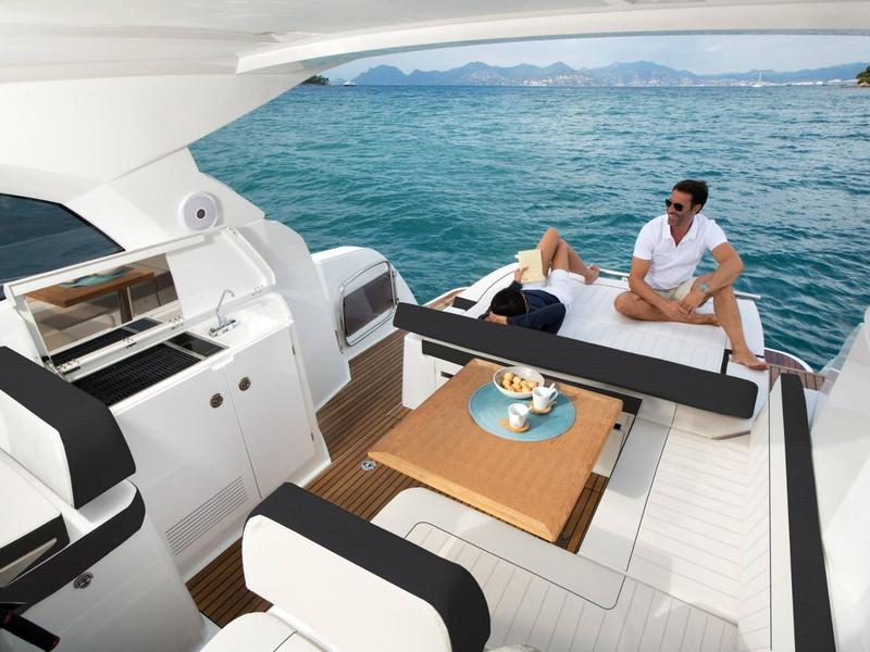 Book yachts online - motorboat - Leader 36 - SARA - rent