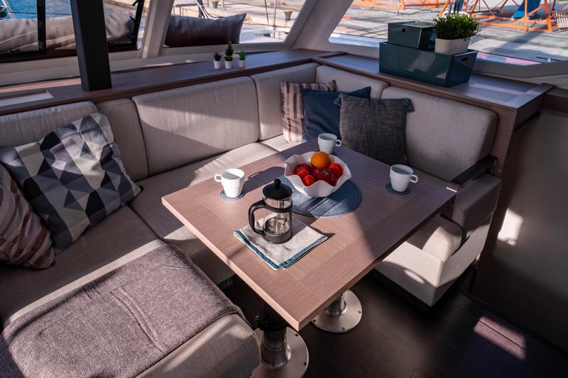 Book yachts online - catamaran - Fountaine Pajot Isla 40 - Artemis - rent