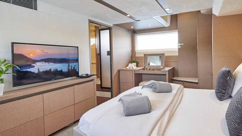 Book yachts online - motorboat - Prestige 630S - Simull - rent