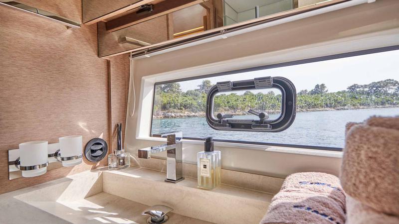 Book yachts online - motorboat - Prestige 630S - Simull - rent