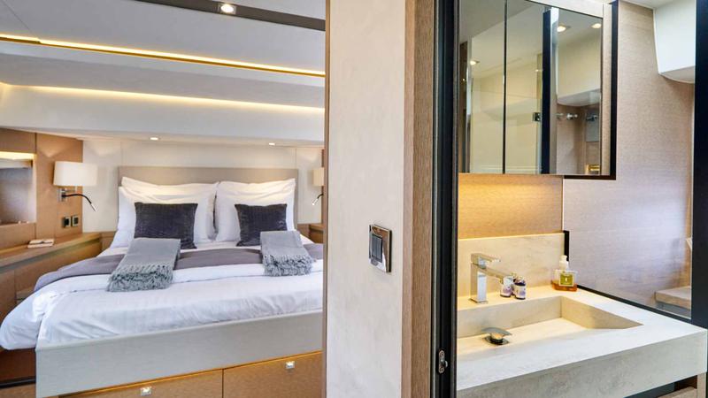 Book yachts online - motorboat - Prestige 630S - Simull - rent
