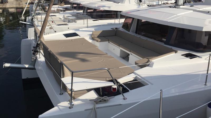 Book yachts online - catamaran - Bali 4.5 - Liberty - rent