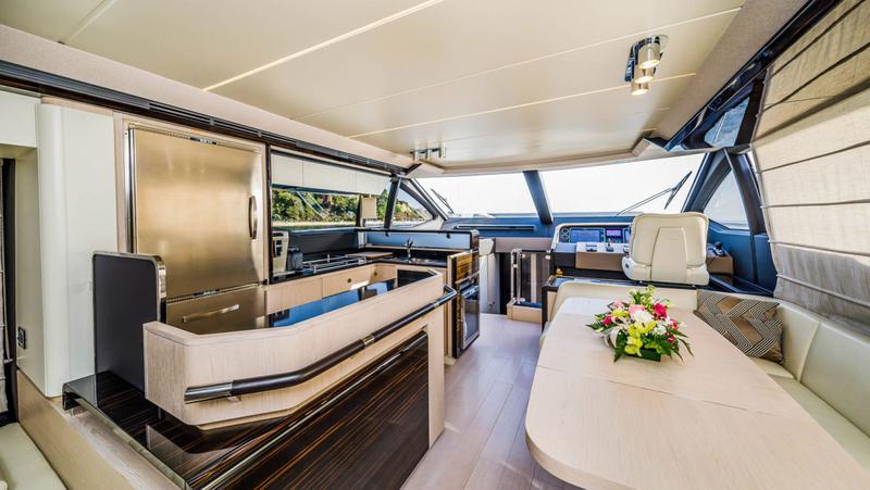 Book yachts online - motorboat - Azimut 66 Fly - My Karat II - rent