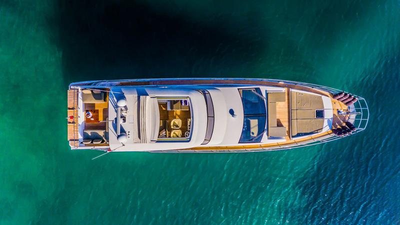 Book yachts online - motorboat - Azimut 66 Fly - My Karat II - rent