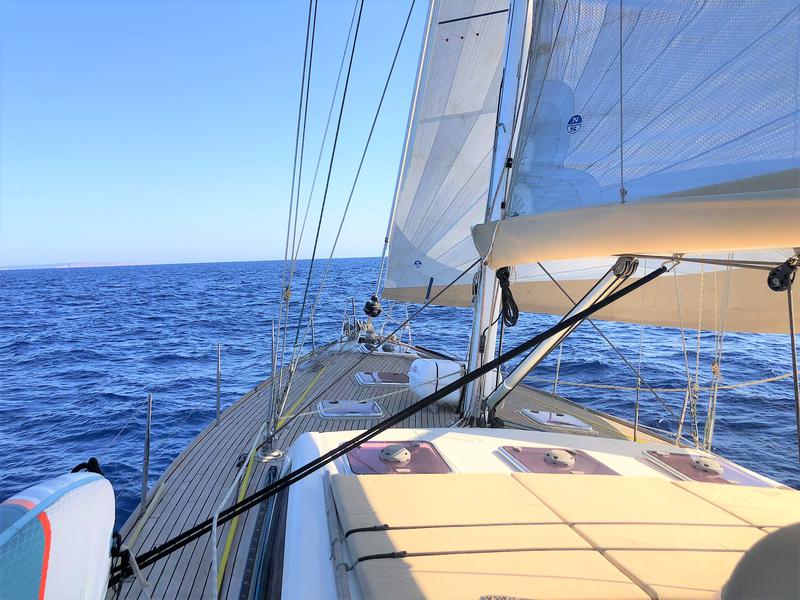 Book yachts online - sailboat - Dufour 525 Grand Large - Nómada - rent