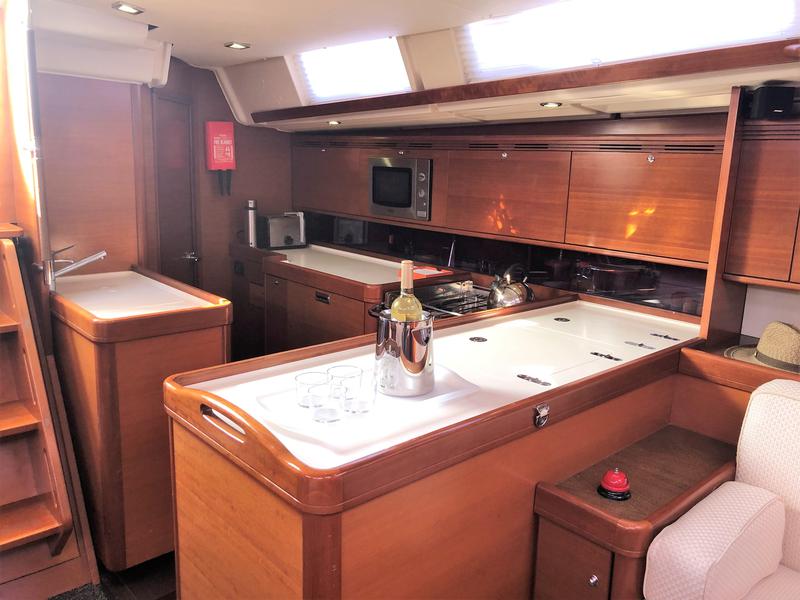 Book yachts online - sailboat - Dufour 525 Grand Large - Nómada - rent