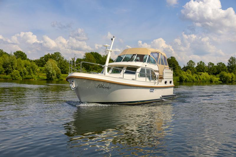 Book yachts online - motorboat - Linssen Grand Sturdy 30.0 AC - Luna Ilena - rent