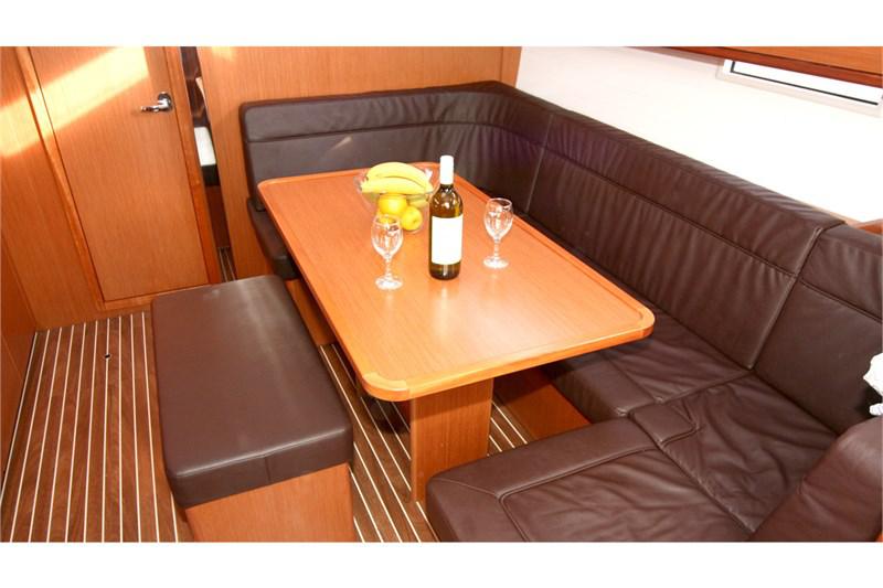 Book yachts online - False - Bavaria Cruiser 41 (3Cab) - Flipper - rent