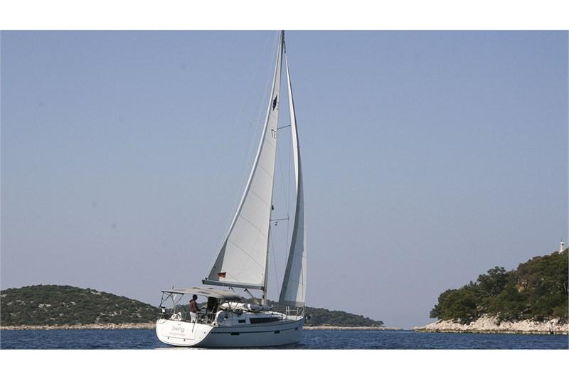Book yachts online - False - Bavaria Cruiser 37 (2Cab) - Swing - rent