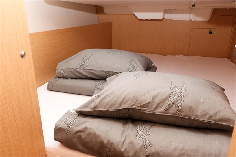 Book yachts online - False - Oceanis 35.1 (3Cab) - Aquarius - with bowtruster - rent