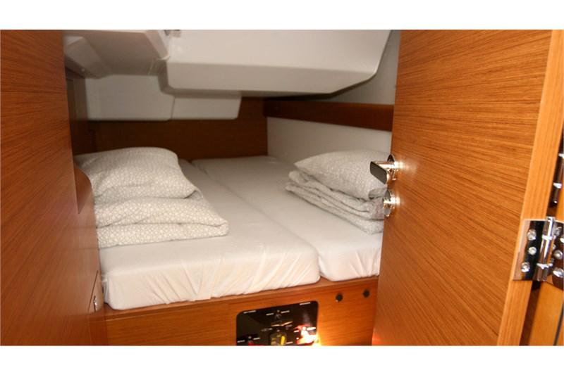 Book yachts online - False - Sun Odyssey 479 (4Cab) - Vencel - rent