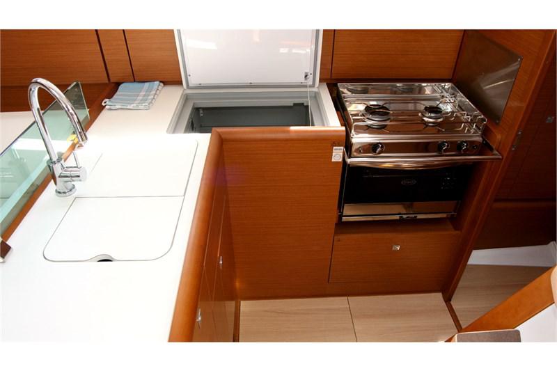 Book yachts online - False - Sun Odyssey 389 (3Cab) - Sissi - rent