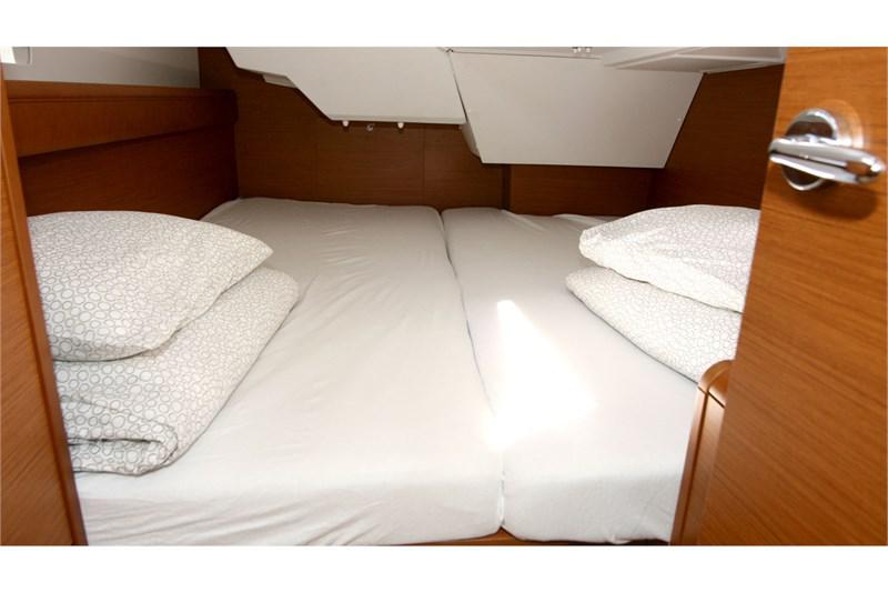 Book yachts online - False - Sun Odyssey 389 (2Cab) - Tara - rent