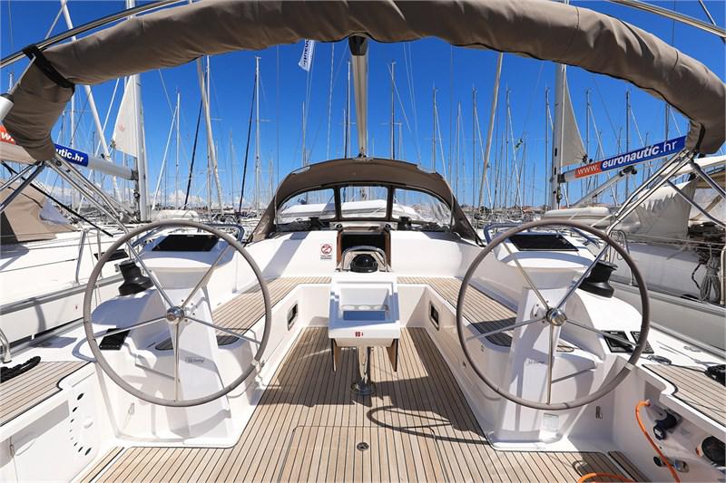 Book yachts online - False - Bavaria Cruiser 46 (3Cab) Style - Hana - rent
