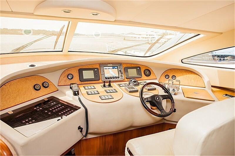Book yachts online - False - Cranchi M 44 HT - Medusa - rent