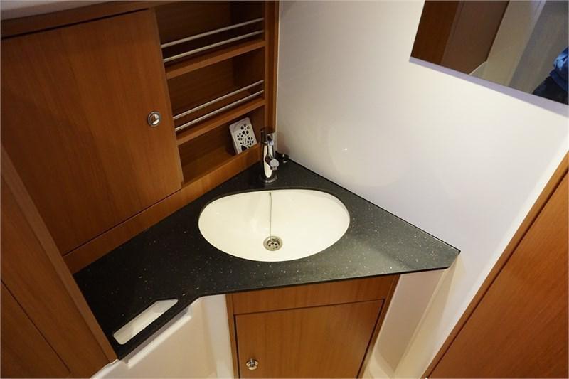 Book yachts online - False - Bavaria 32 Cruiser - Waka Waka - rent