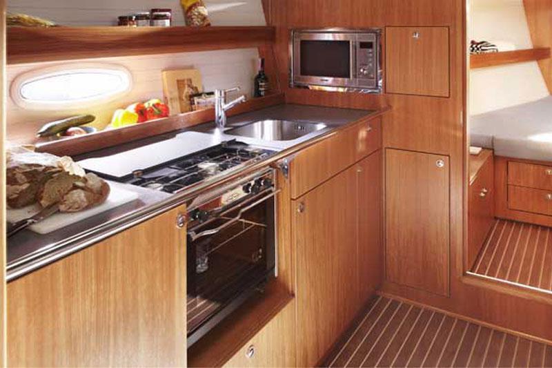 Book yachts online - False - Bavaria 43 Cruiser (3Cab) - Blue Miracle - rent