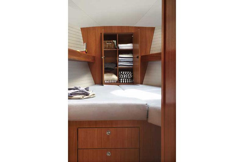 Book yachts online - False - Bavaria 43 Cruiser (3Cab) - Below Deck - rent